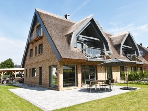 exklusive Reetdach Villa nur 500 Meter bis zum Strand für 6+2 Personen