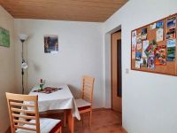 separates Wohnzimmer mit Tisch und Stühlen,
SAT - TV und gemütlichen Sofa und Internet- Anschluß - Bild 7: Fewo Noack Sächsische Schweiz nahe Bad Schandau