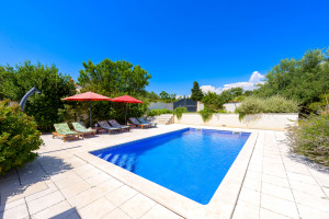 Bild: Ferienhaus Sabina mit zwei Ferienwohnungen und Pool